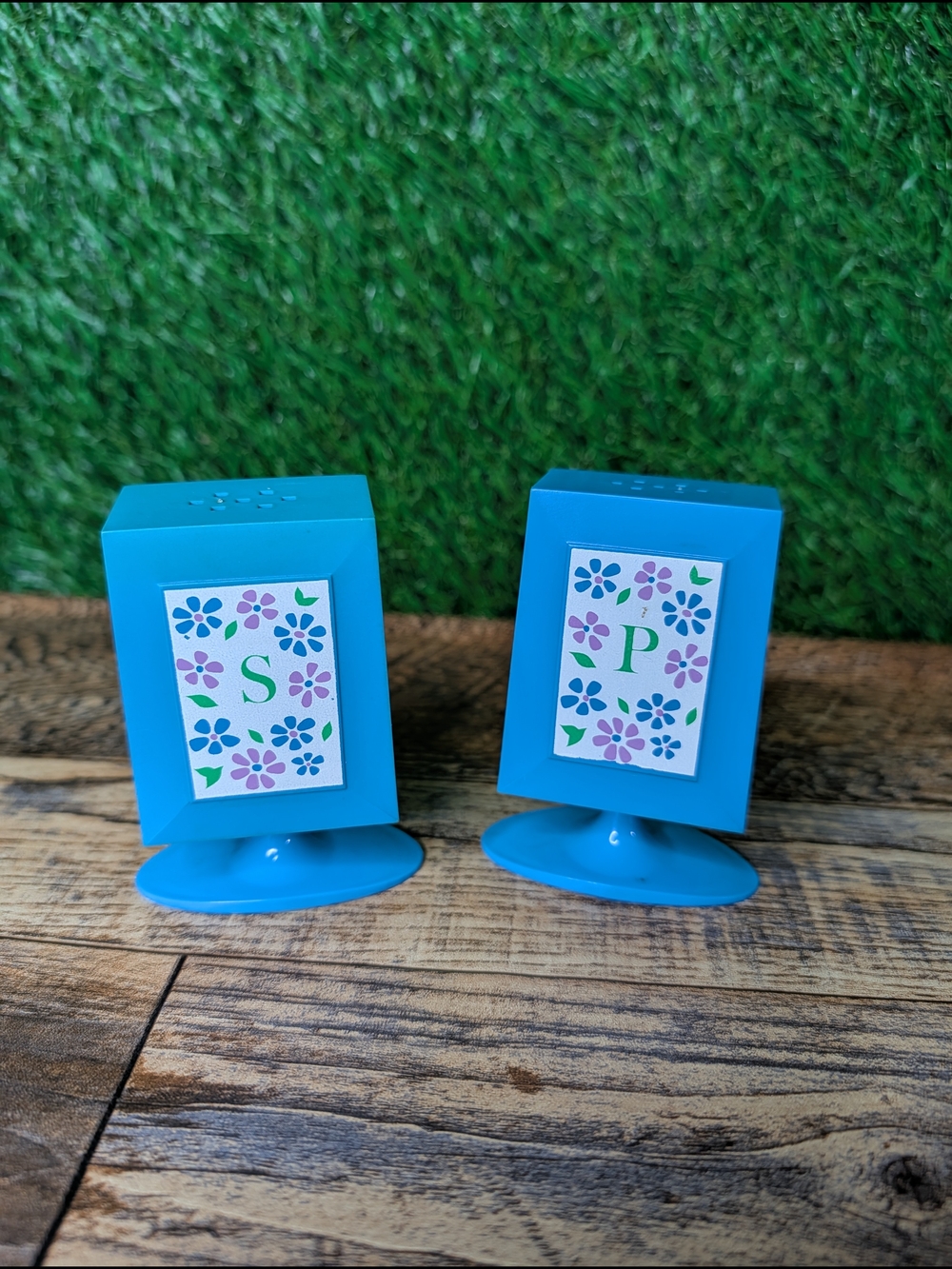 Vintage 60s S&P Shakers